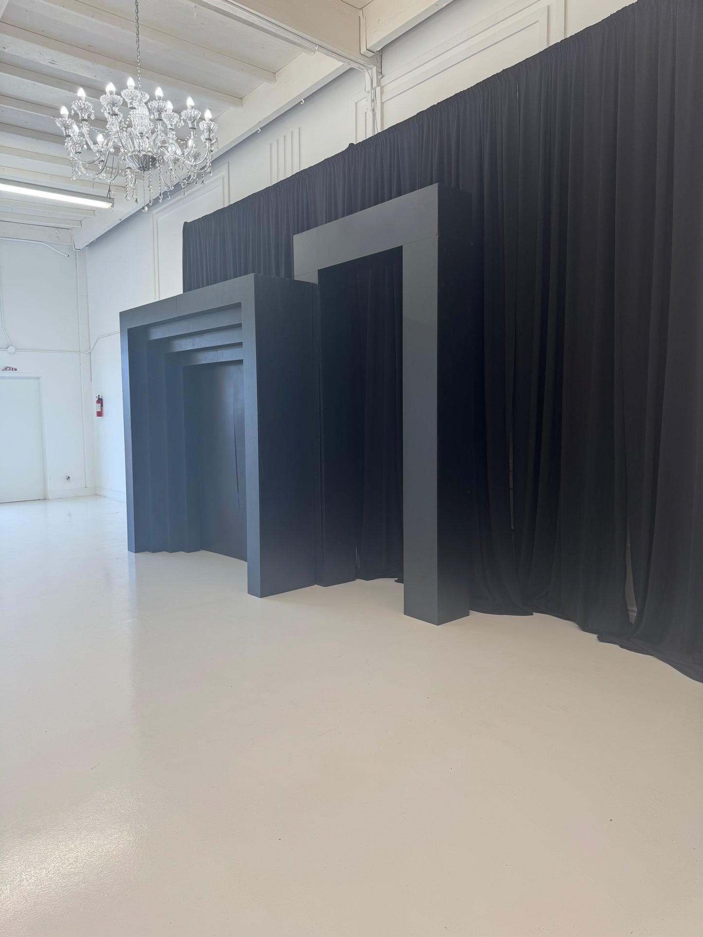 LARGE STAGGERED WALLS (2 PIECE)