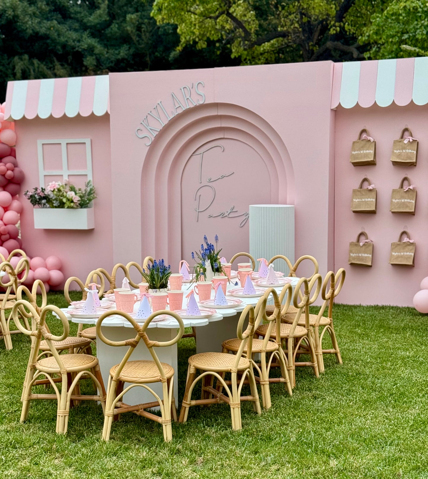 ROUND SCALLOP KIDS TABLES