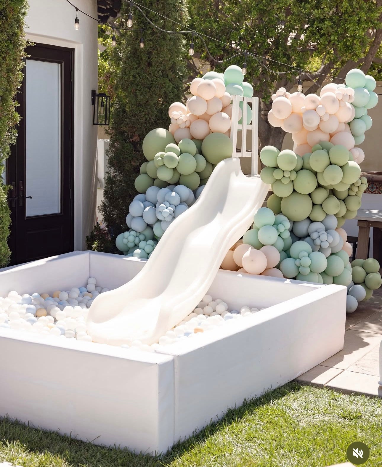 LARGE 3D ARCH WALL 5' x 8'