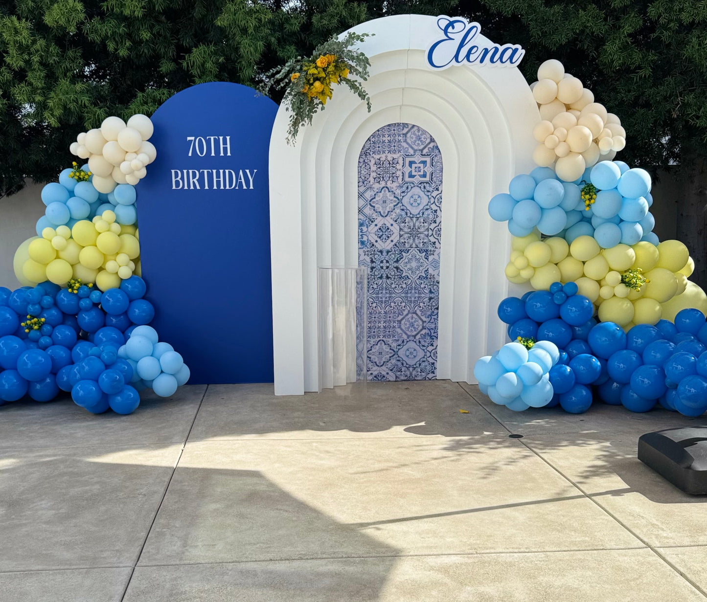 8 FT STAGGERED ROUND BACKDROP