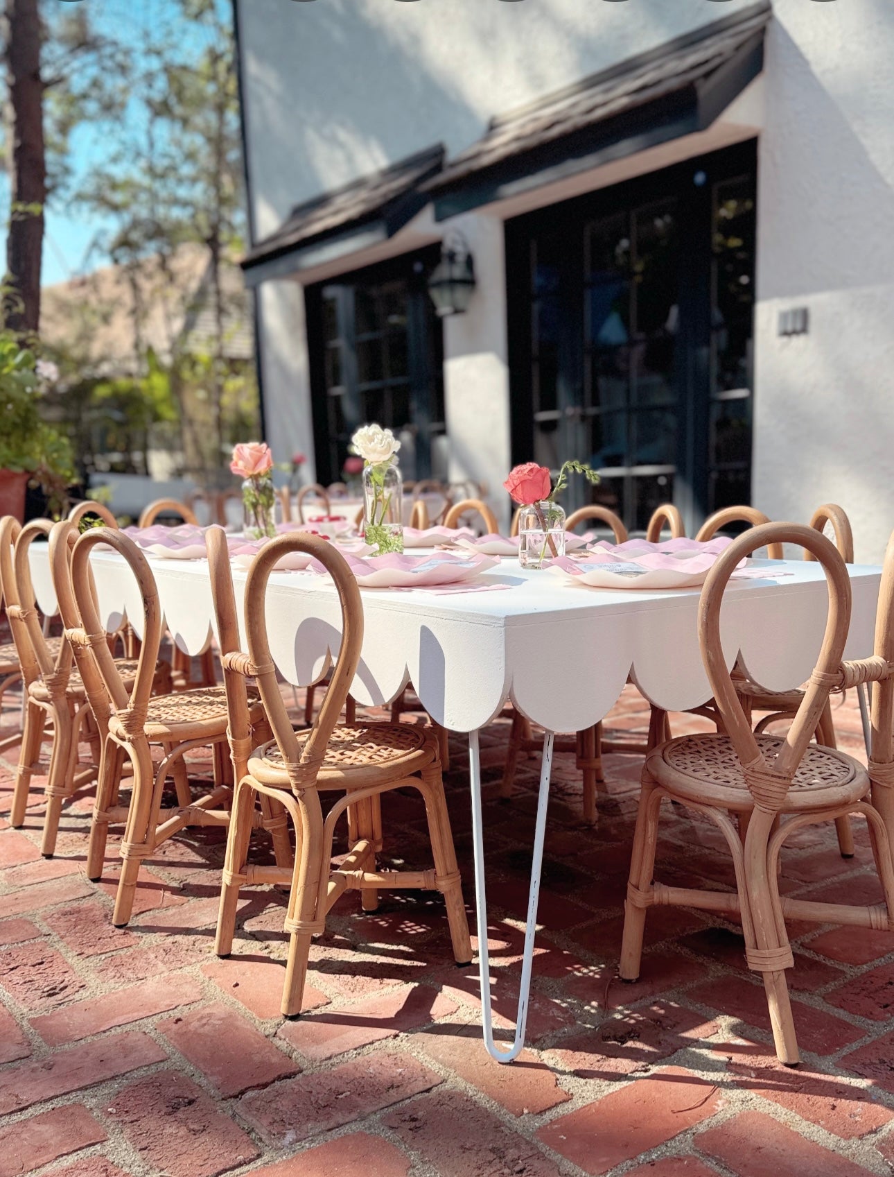 SCALLOP KIDS SQUARE TABLE