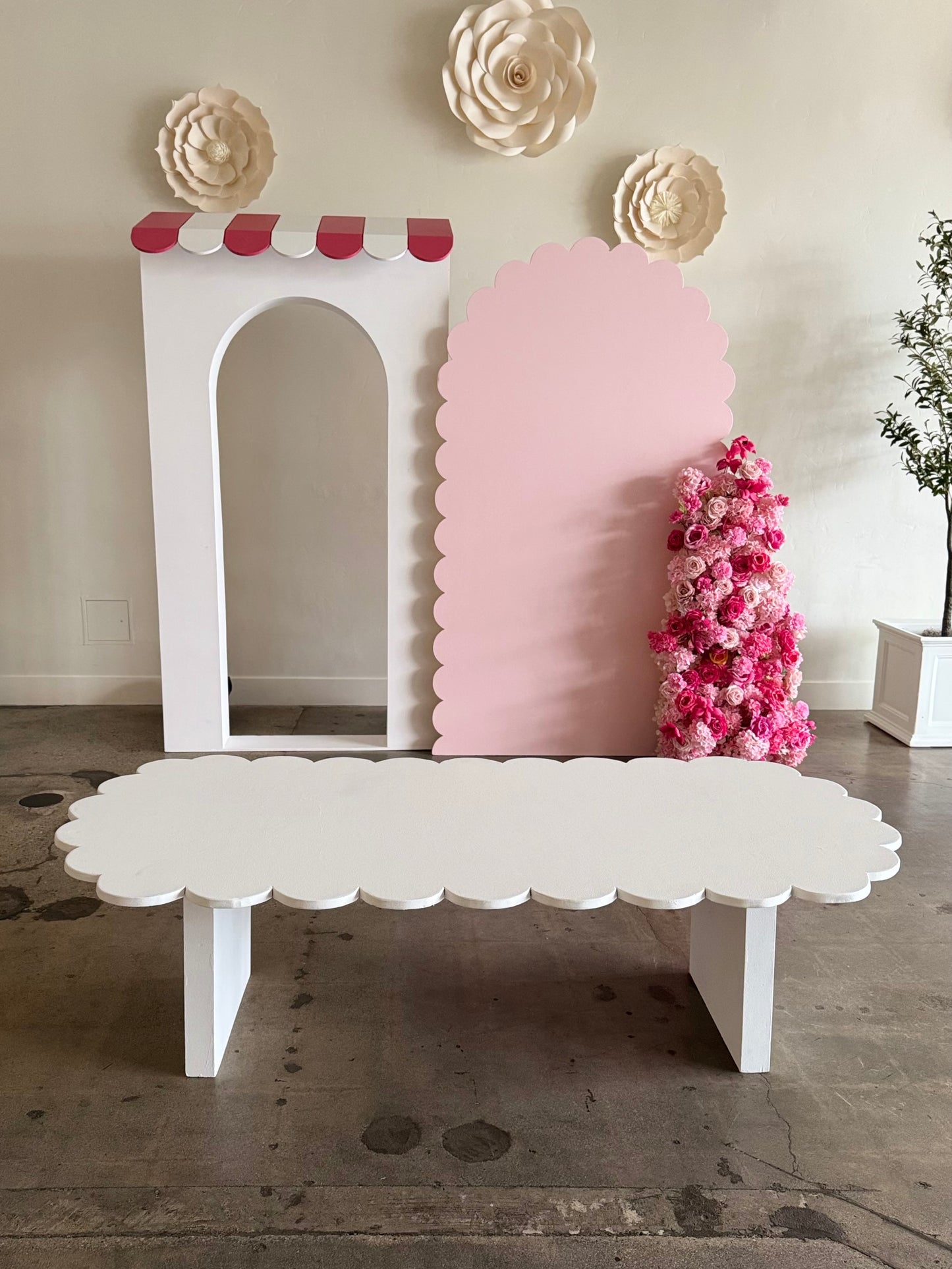 ROUND SCALLOP KIDS TABLES