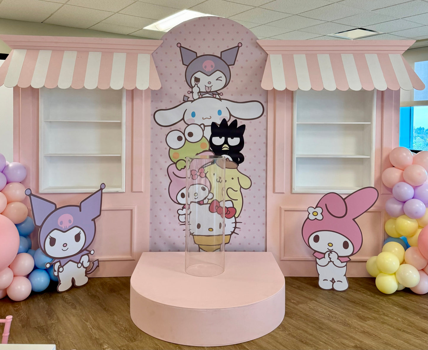 LARGE HELLO KITTY SHOP (4 PIECES)