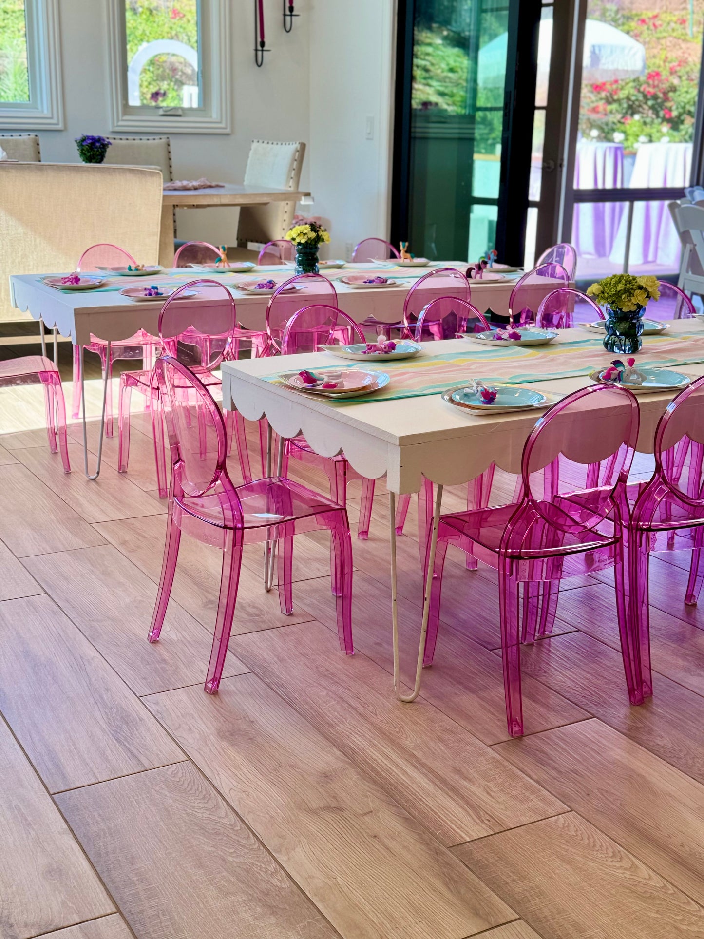 SCALLOP KIDS TABLES