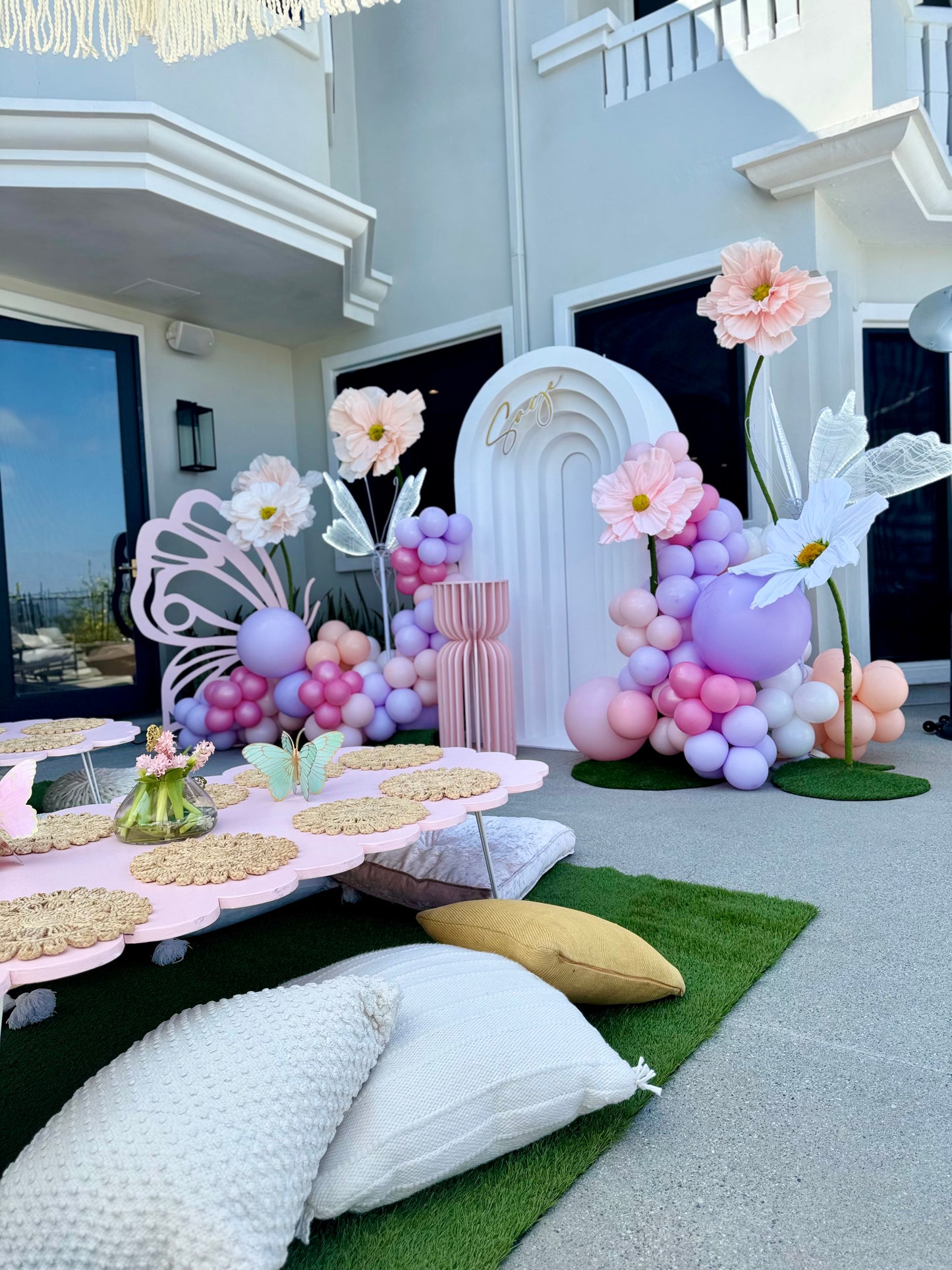 GIANT PAPER FLOWERS