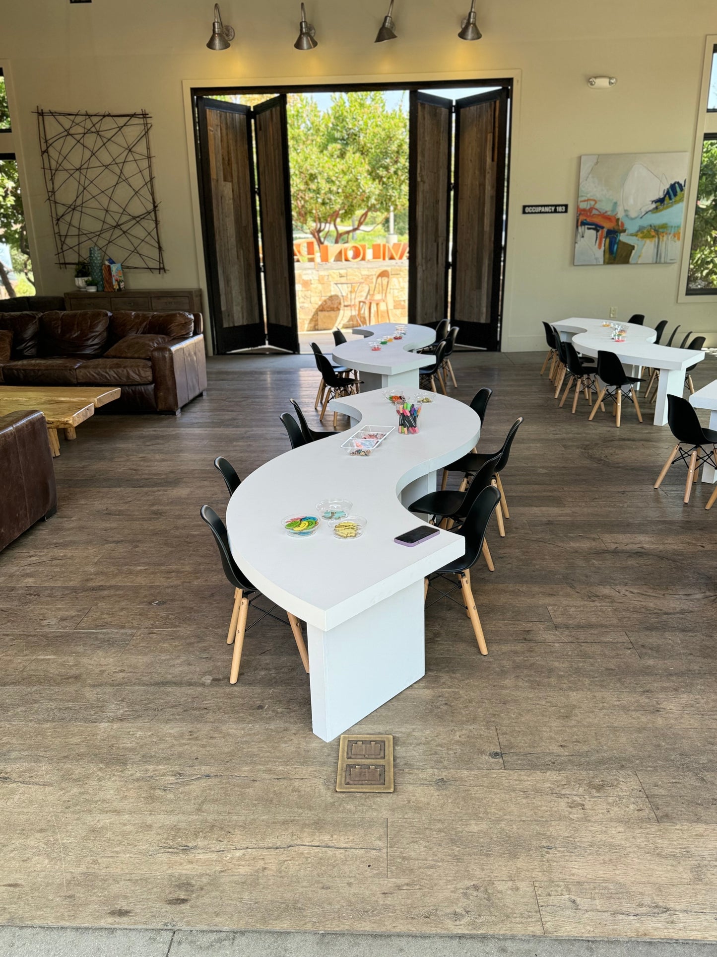 KIDS SERPENTINE TABLE