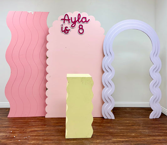 Ayla Backdrop walls & wavy cake stand