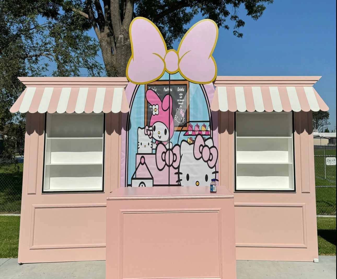 LARGE HELLO KITTY SHOP (4 PIECES)