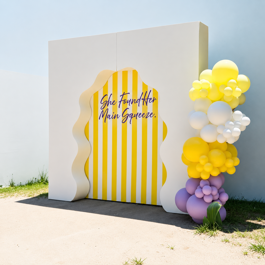 3D LUXURY SIZED WAVY WALL (8x8)